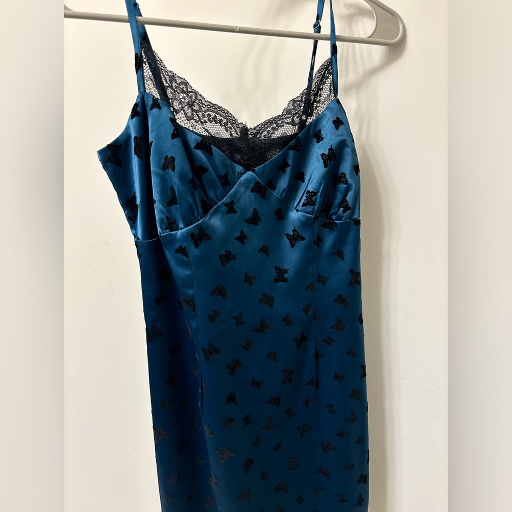 Size 0 rich midnight velvet lace trim mini dress💓
